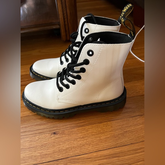 Dr.Martens 💕Luana white boots 💕size women’s 6 - Picture 3 of 11